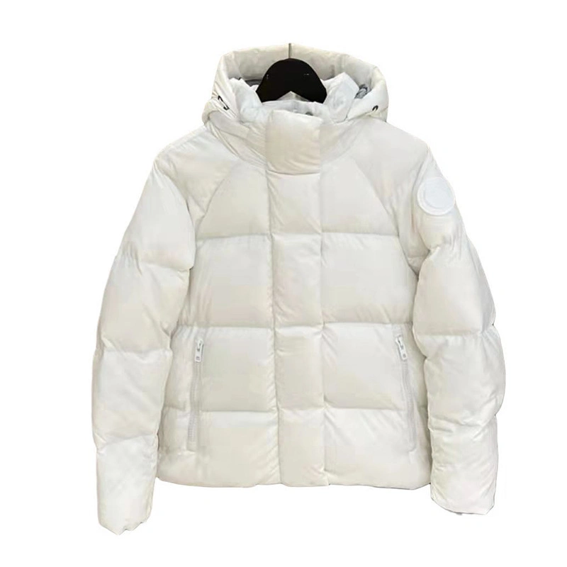 Women&prime;s Duck Down Jacket 2022 New Design Goose Down Coat with Reflective Stripe on Hood