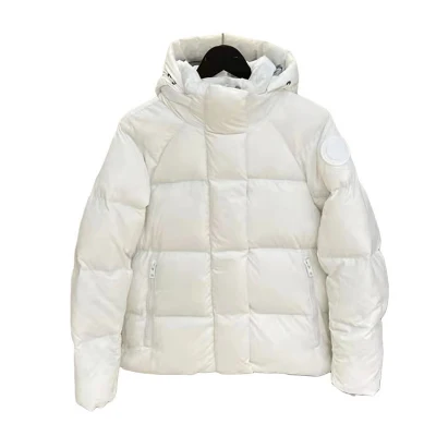 Women′s Duck Down Jacket 2022 New Design Goose Down Coat with Reflective Stripe on Hood